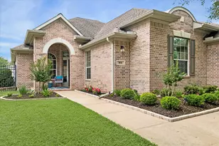 1831 Shadow Lake Dr, Sugar Land, TX 77479 - Photo 2