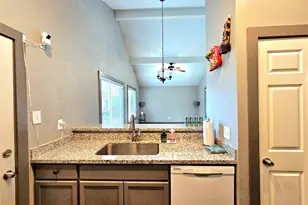 14018 Panhandle Dr, Sugar Land, TX 77498 - Photo 24