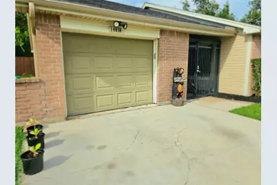14018 Panhandle Drive, Sugar Land, TX 77498 - Photo 4