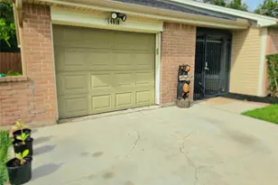 14018 Panhandle Dr, Sugar Land, TX 77498 - Photo 4