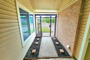 14018 Panhandle Dr, Sugar Land, TX 77498 - Photo 10