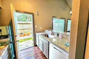 14018 Panhandle Dr, Sugar Land, TX 77498 - Photo 42