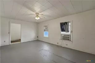 230 Thornton St, Gonzales, TX 78629 - Photo 2