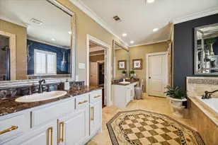 36 Elder Wood Dr, Houston, TX 77058 - Photo 32