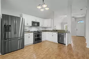 111 Enfield Ct, Huntsville, TX 77320 - Photo 6