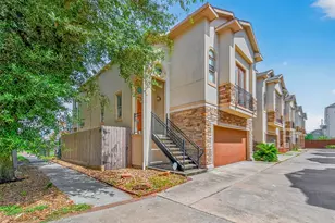 1042 W 25th St, Houston, TX 77008 - Photo 2