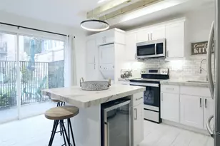 412 Pacific St, Houston, TX 77006 - Photo 2