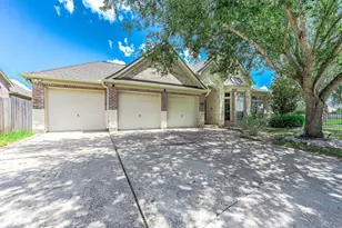 2313 Lilac Breeze Ln, Pearland, TX 77584 - Photo 2