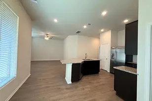 405 Magnolia St, Richwood, TX 77566 - Photo 2