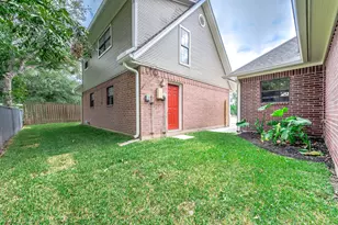 2245 N Austin Ave, Pearland, TX 77581 - Photo 32