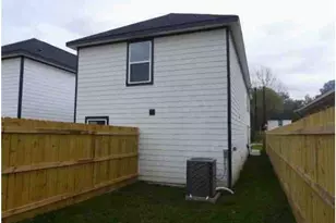 6011 Wedgefield St, Houston, TX 77028 - Photo 2