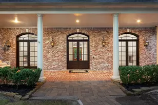 2 Hunnewell Way, The Woodlands, TX 77382 - Photo 2