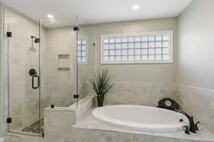 2 Villas Ways Dr, Conroe, TX 77356 - Photo 28