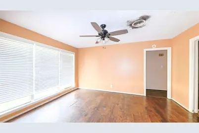 5602 Flamingo Drive, Houston, TX 77033 - Photo 2