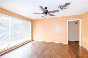 5602 Flamingo Dr, Houston, TX 77033 - Photo 2