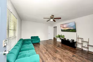 5870 Overdale St, Houston, TX 77033 - Photo 10