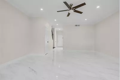 14715 Barryknoll Lane #124, Houston, TX 77079 - Photo 16