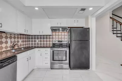 14715 Barryknoll Lane #124, Houston, TX 77079 - Photo 6