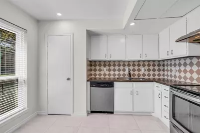 14715 Barryknoll Lane #124, Houston, TX 77079 - Photo 8