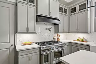 523 W 25th St, Houston, TX 77008 - Photo 8