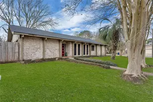 4004 Briarglen Dr, Dickinson, TX 77539 - Photo 2