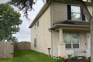 11001 Groveshire Dr, Texas City, TX 77591 - Photo 2
