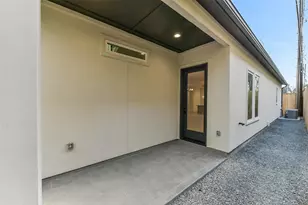 1902 Nantucket Dr, Houston, TX 77057 - Photo 6