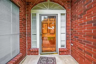 914 W Peach Hollow Cir, Pearland, TX 77584 - Photo 2