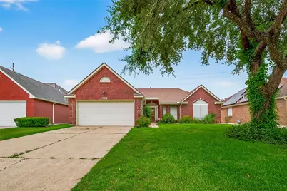 914 W Peach Hollow Circle, Pearland, TX 77584 - Photo 1