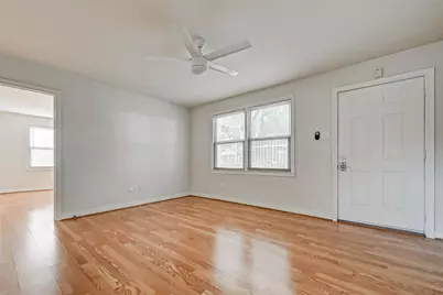 218 E 14th Street, Houston, TX 77008 - Photo 2