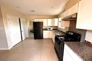 2618 Hill Ave, Dickinson, TX 77539 - Photo 2