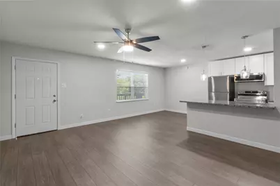 201 S Kansas Avenue, League City, TX 77573 - Photo 4