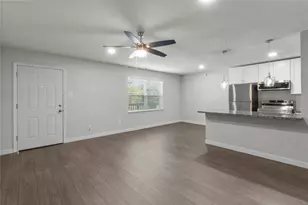 201 S Kansas Ave, League City, TX 77573 - Photo 4