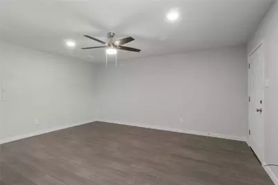 201 S Kansas Avenue, League City, TX 77573 - Photo 6