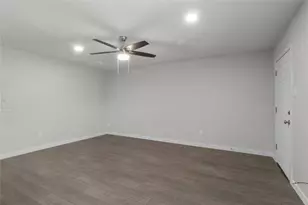 201 S Kansas Ave, League City, TX 77573 - Photo 6