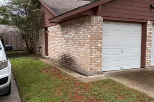 2415 Tinechester Dr, Houston, TX 77339 - Photo 2