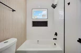 2110 Des Chaumes St, Houston, TX 77026 - Photo 28