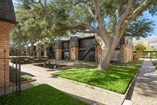 711 Holiday Dr, Galveston, TX 77550 - Photo 1