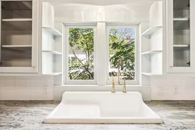 208 N Rusk Street, Fayetteville, TX 78940 - Photo 6