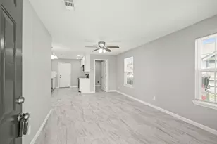 618 Hoffman St, Houston, TX 77020 - Photo 4