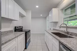 9843 Ribbonwood St, Houston, TX 77078 - Photo 12