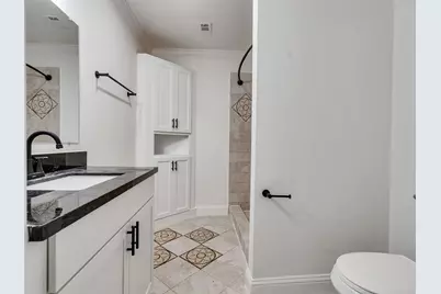 5627 Southbrook Drive, Houston, TX 77033 - Photo 12