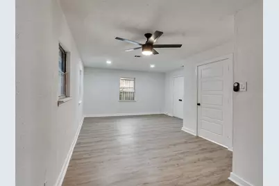 5627 Southbrook Drive, Houston, TX 77033 - Photo 26