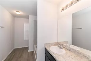 8514 Middleton Oaks Cir, Houston, TX 77028 - Photo 8