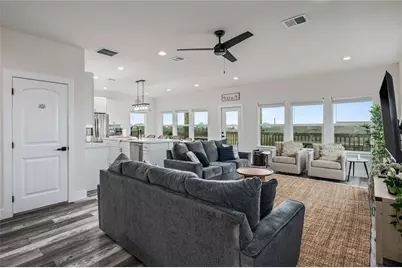 924 Melody Lane, Crystal Beach, TX 77650 - Photo 4