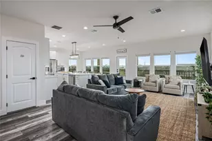 924 Melody Ln, Crystal Beach, TX 77650 - Photo 4