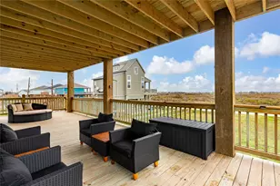 924 Melody Ln, Crystal Beach, TX 77650 - Photo 6