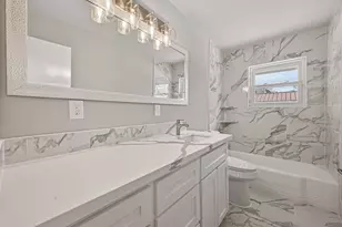 9623 Meadowglen Ln, Houston, TX 77063 - Photo 14