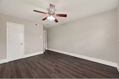 9623 Meadowglen Lane, Houston, TX 77063 - Photo 22