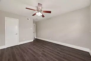9623 Meadowglen Ln, Houston, TX 77063 - Photo 22